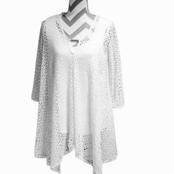 Curvesque Tops - ⛱ Curvesque White Honeycomb Hankerchief Tunic ⛱